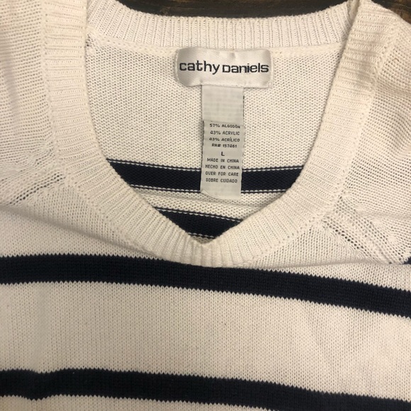 Cathy Daniel Rounded Neck Sweater SZ L Navy & White Striped -Cute Button Detail - Picture 2 of 4